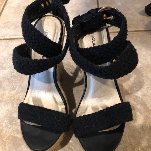 Shoes - Black wedge